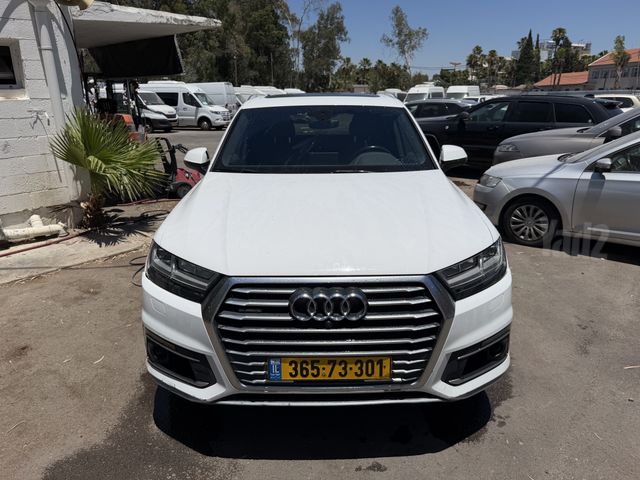 מודעת רכב אאודי Q7