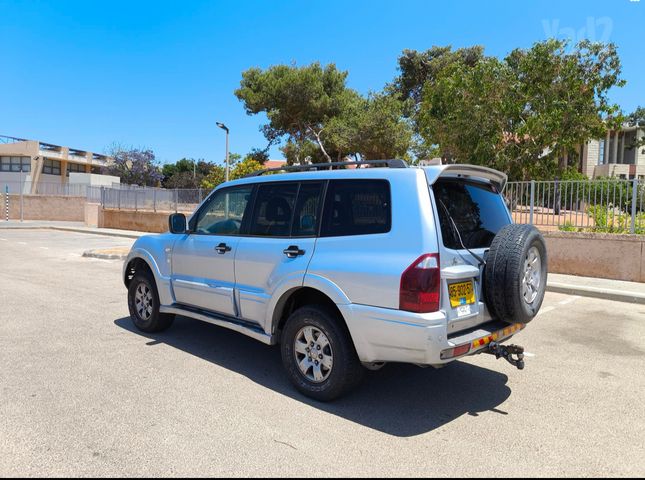 מיצובישי פג'רו