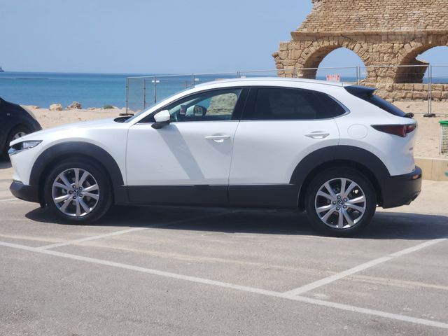 מודעת רכב מאזדה CX-30