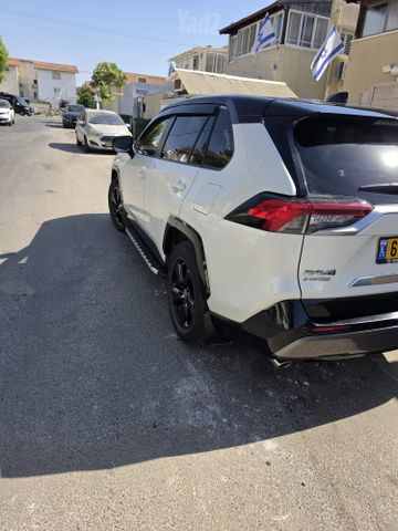 טויוטה RAV4
