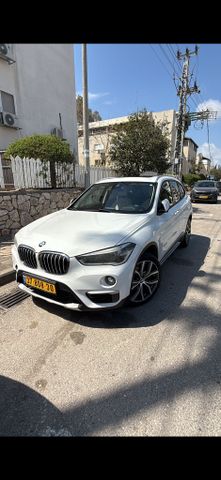 ב מ וו X1