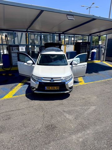 מיצובישי אאוטלנדר