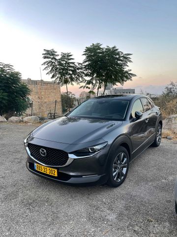 מודעת רכב מאזדה CX-30