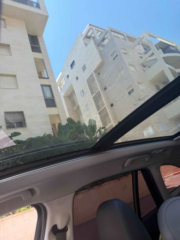 ב מ וו X1