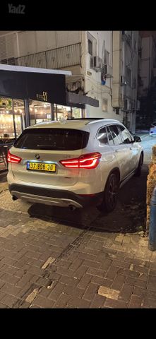 ב מ וו X1