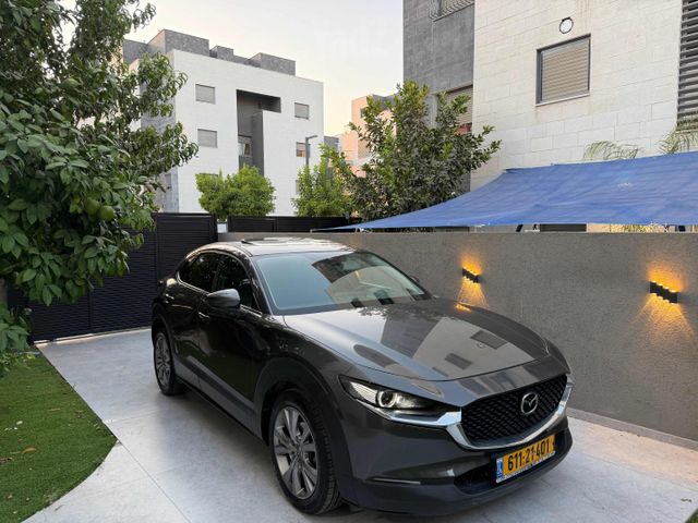 מודעת רכב מאזדה CX-30