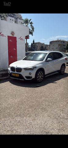 ב מ וו X1