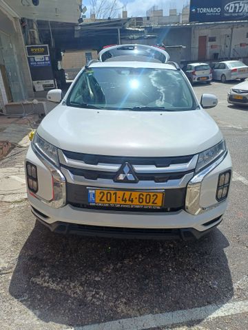 מודעת רכב מיצובישי ASX