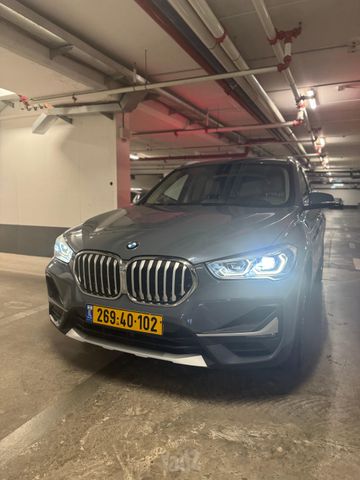 ב מ וו X1