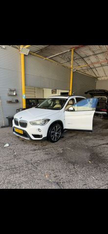 ב מ וו X1