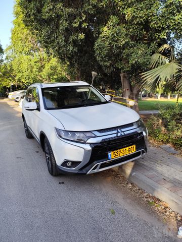מיצובישי אאוטלנדר