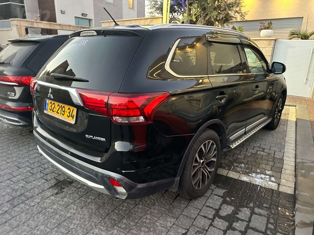 מיצובישי אאוטלנדר