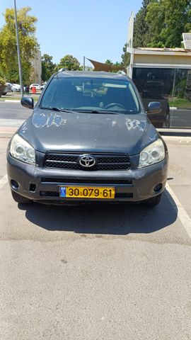 טויוטה RAV4