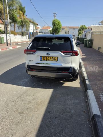 טויוטה RAV4