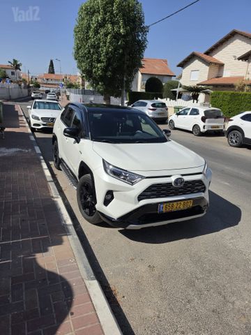טויוטה RAV4