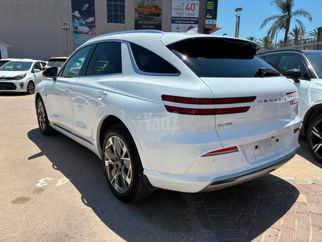 ג'נסיס GV70