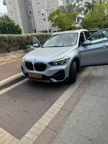 ב מ וו X1