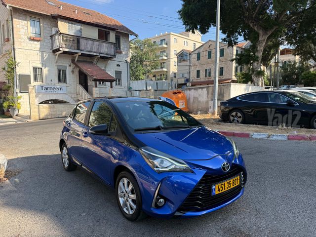 טויוטה יאריס