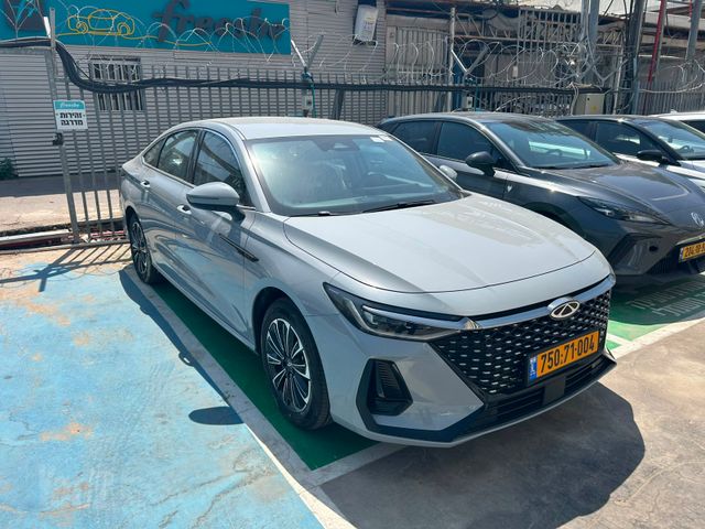צ׳רי אריזו 8