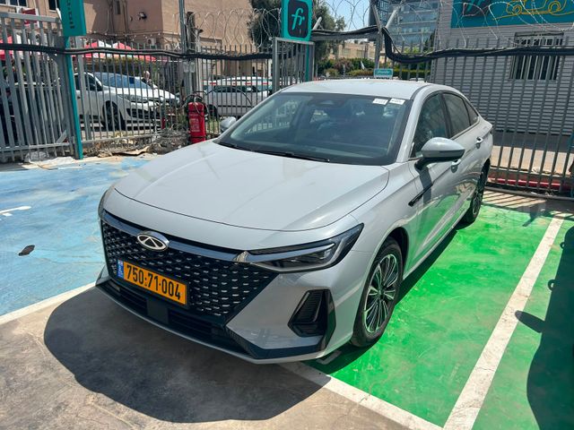 צ׳רי אריזו 8