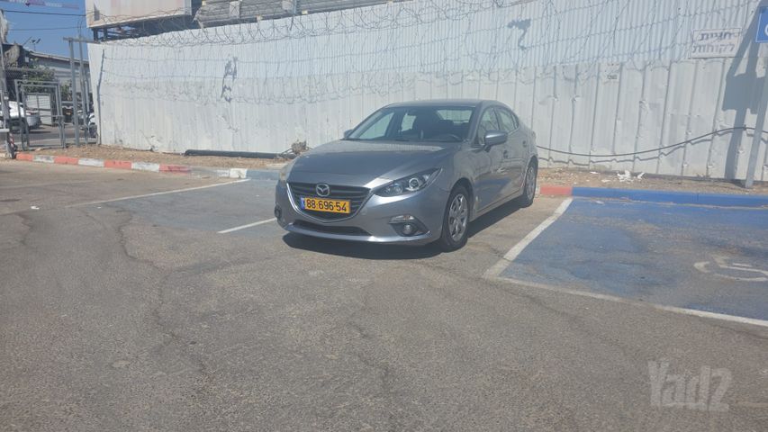 מודעת רכב מאזדה 3