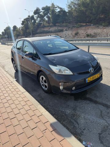 מודעת רכב טויוטה פריוס 2
