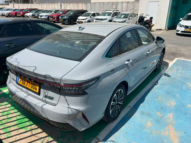 צ׳רי אריזו 8