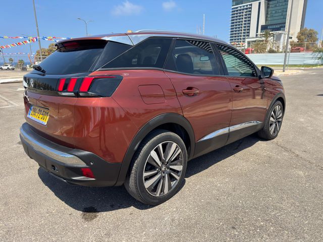 פיג'ו 3008