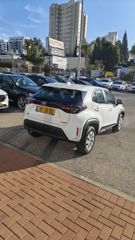 טויוטה יאריס קרוס