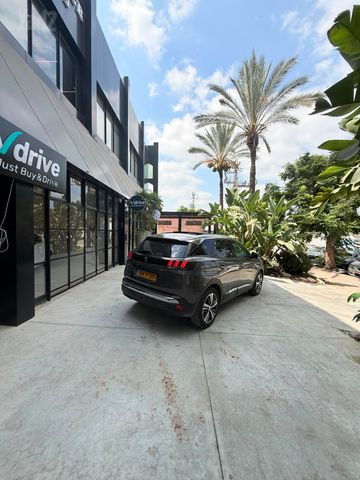פיג'ו 3008