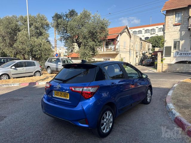 טויוטה יאריס
