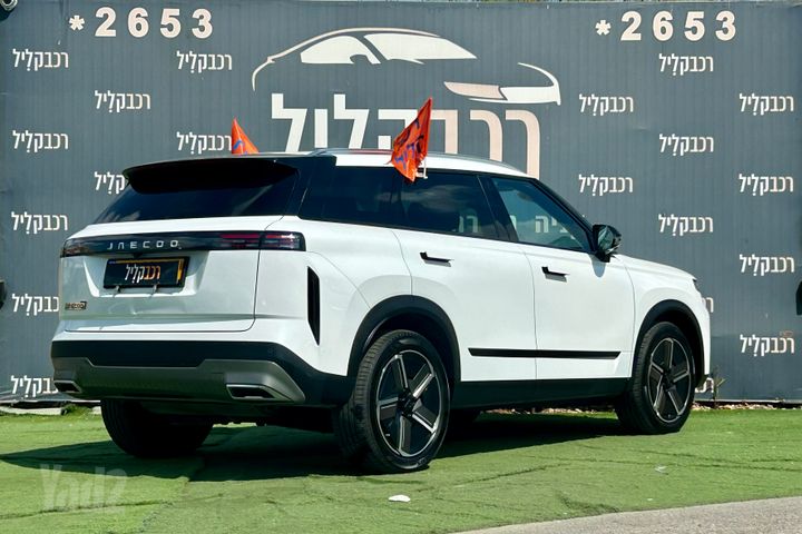 ג'אקו J7