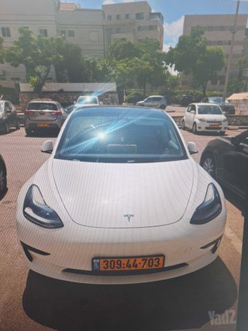 מודעת רכב טסלה מודל 3
