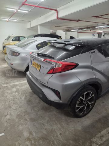 מודעת רכב טויוטה C-HR