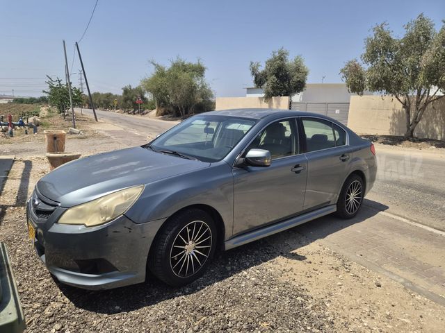 סובארו B4/לגאסי
