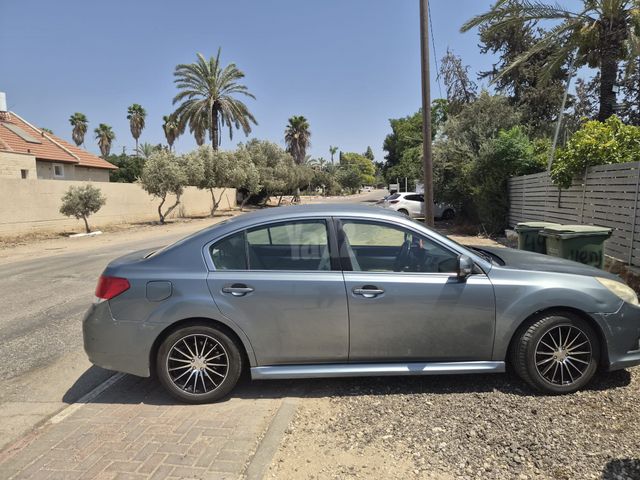 סובארו B4/לגאסי