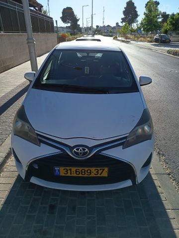 טויוטה יאריס