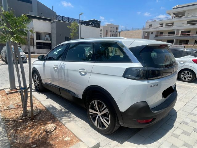 פיג'ו 5008