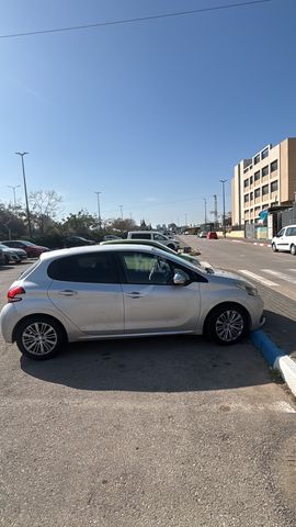 פיג'ו 208