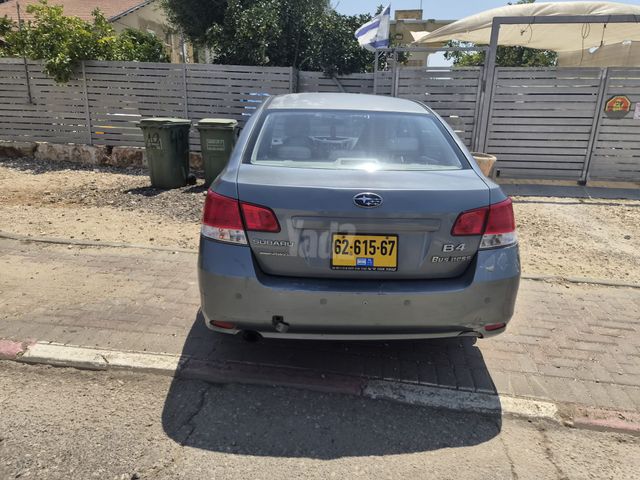 סובארו B4/לגאסי