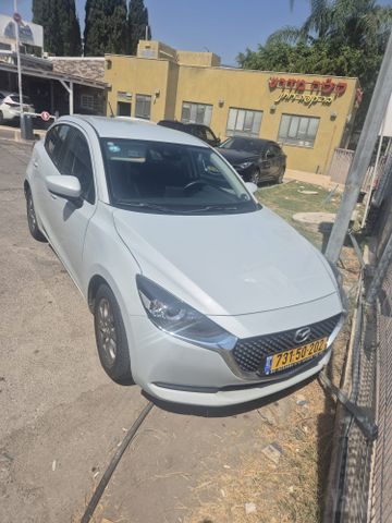 מודעת רכב מאזדה 2