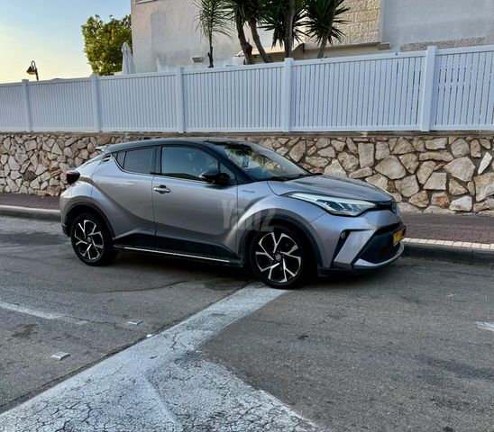מודעת רכב טויוטה C-HR