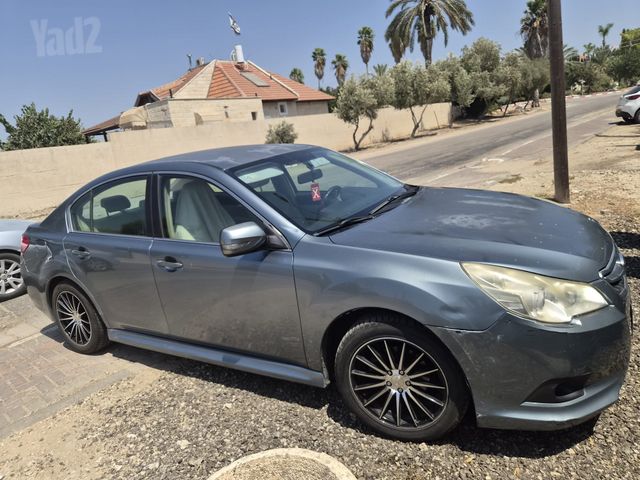 סובארו B4/לגאסי