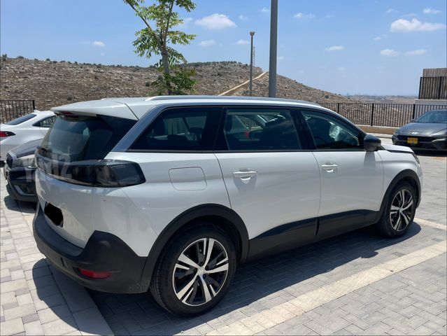פיג'ו 5008