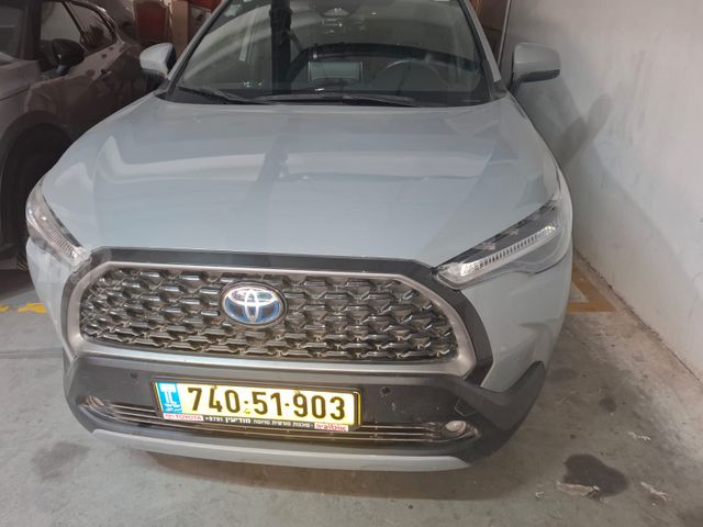 טויוטה קורולה קרוס