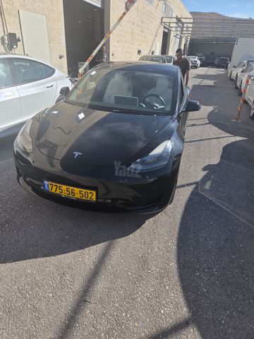 מודעת רכב טסלה מודל 3