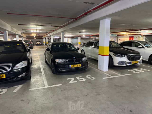 מודעת רכב ב מ וו סדרה 1