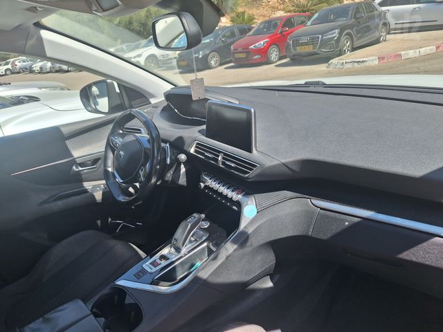 פיג'ו 5008