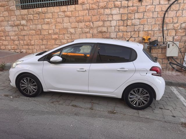 פיג'ו 208