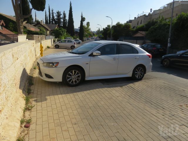 מודעת רכב מיצובישי לנסר